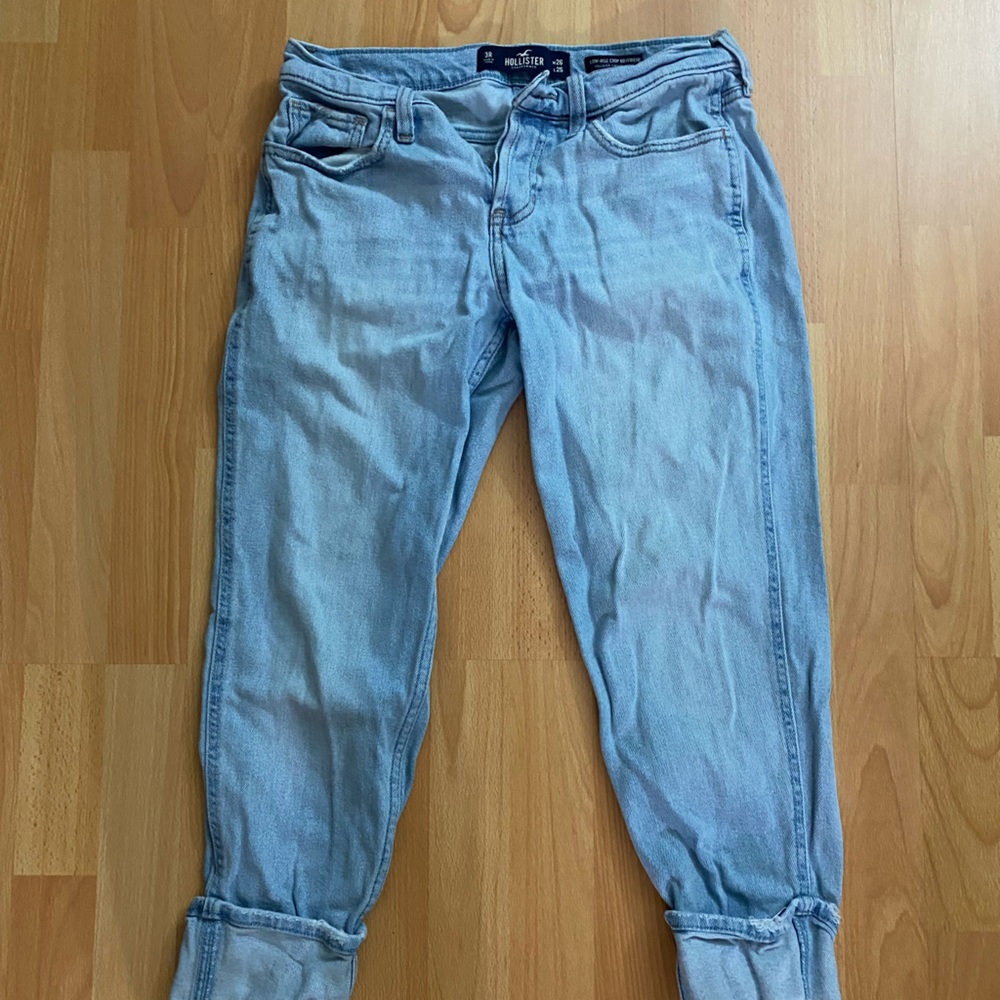 Hollister Women’s Low-Rise Cropped Boyfriend Light-Wash Jeans Size 3R 26x25